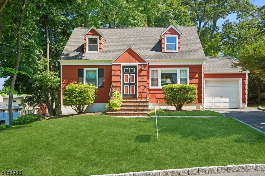 4 Kensington Rd, Madison Boro, NJ 07940