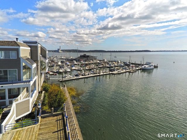 21 Harbour Close A-21, New Haven, CT 06405