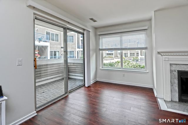 21 Harbour Close A-21, New Haven, CT 06405