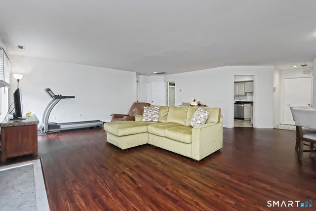 21 Harbour Close A-21, New Haven, CT 06405
