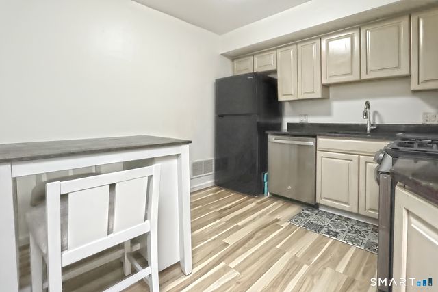 21 Harbour Close A-21, New Haven, CT 06405