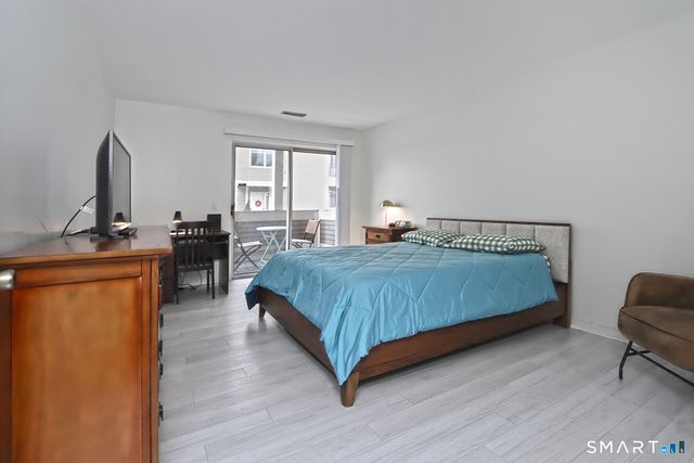 21 Harbour Close A-21, New Haven, CT 06405