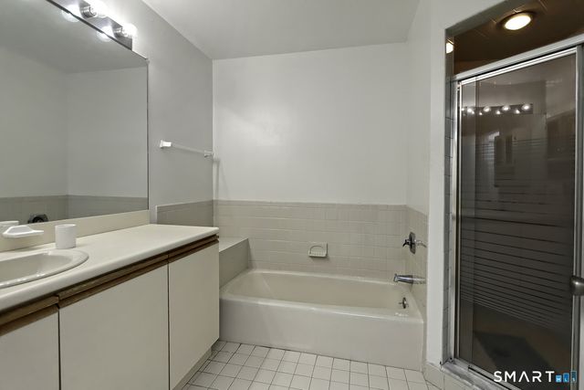 21 Harbour Close A-21, New Haven, CT 06405