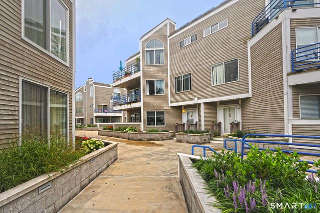 21 Harbour Close A-21, New Haven, CT 06405