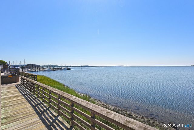 21 Harbour Close A-21, New Haven, CT 06405