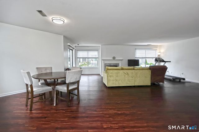 21 Harbour Close A-21, New Haven, CT 06405