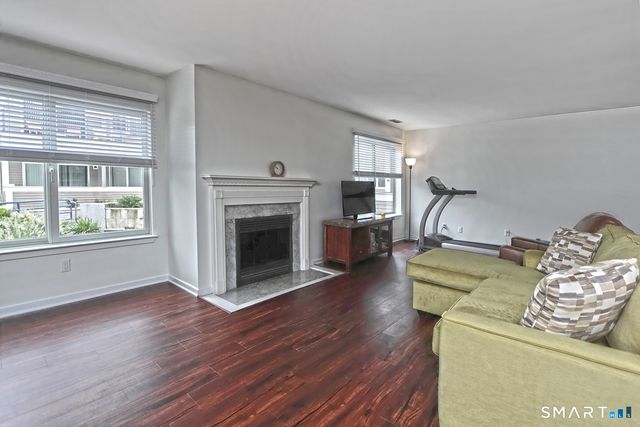 21 Harbour Close A-21, New Haven, CT 06405