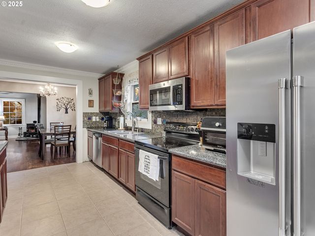 299 Sw 3RD Ave, Canby, OR 97013