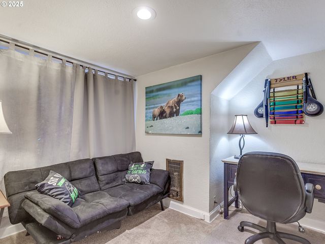 299 Sw 3RD Ave, Canby, OR 97013