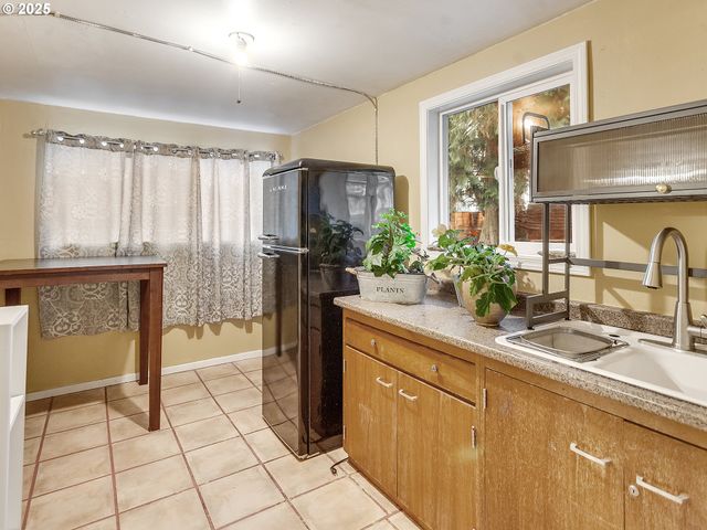 299 Sw 3RD Ave, Canby, OR 97013