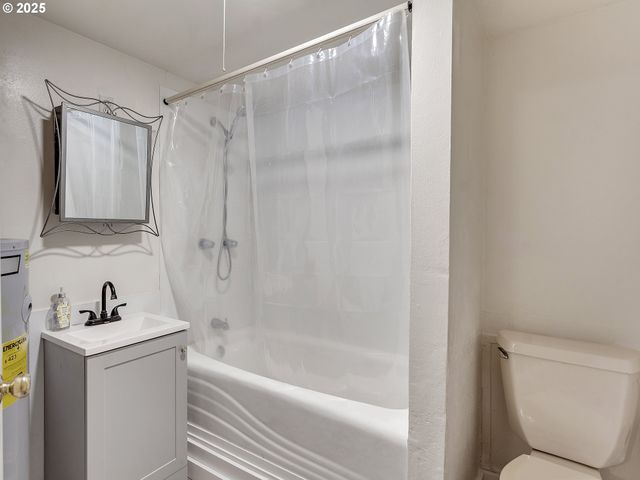 299 Sw 3RD Ave, Canby, OR 97013