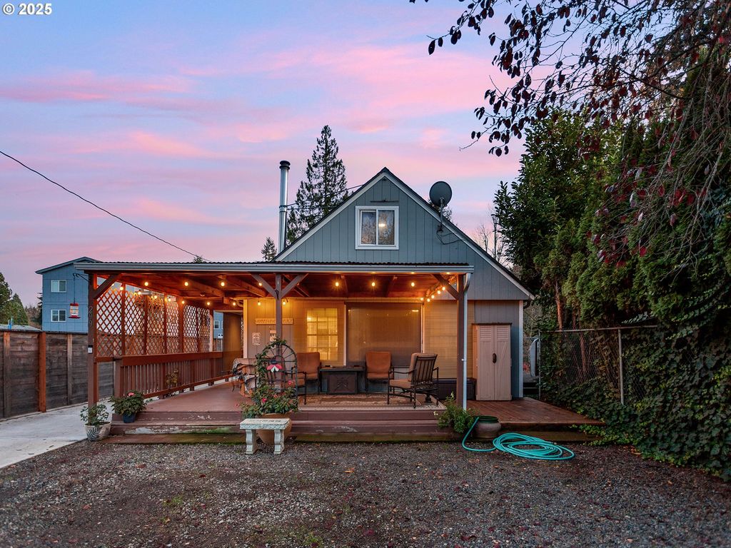 299 Sw 3RD Ave, Canby, OR 97013