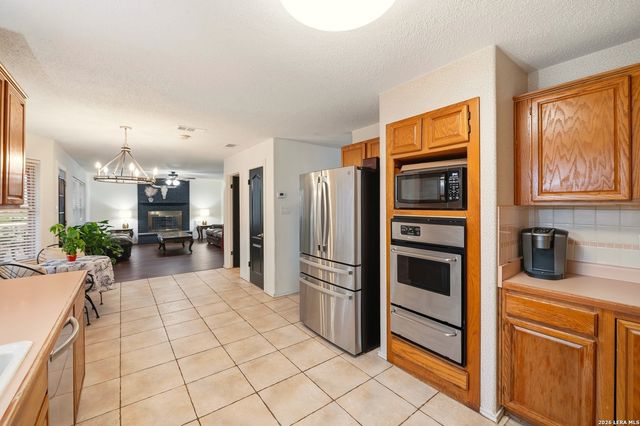 11722 Radcliff Ct, San Antonio, TX 78253