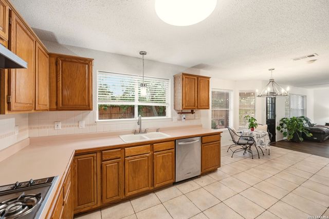 11722 Radcliff Ct, San Antonio, TX 78253