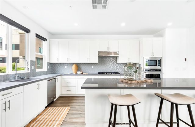 1660 Pomona Avenue, Costa Mesa, CA 92627
