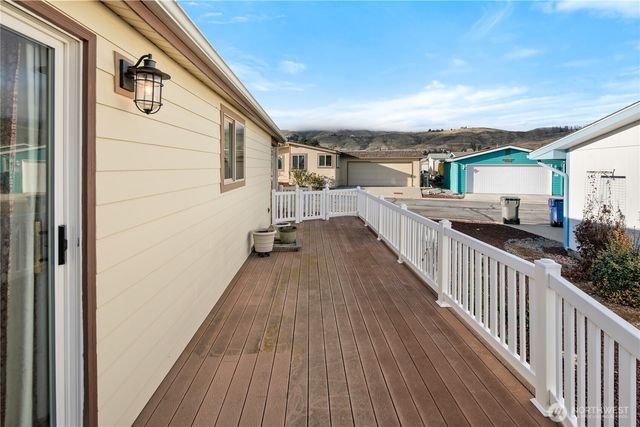 1610 Twin Peaks Drive, Wenatchee, WA 98801