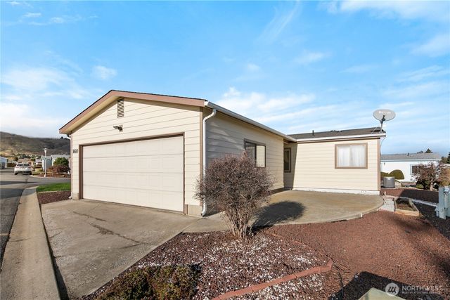 1610 Twin Peaks Drive, Wenatchee, WA 98801