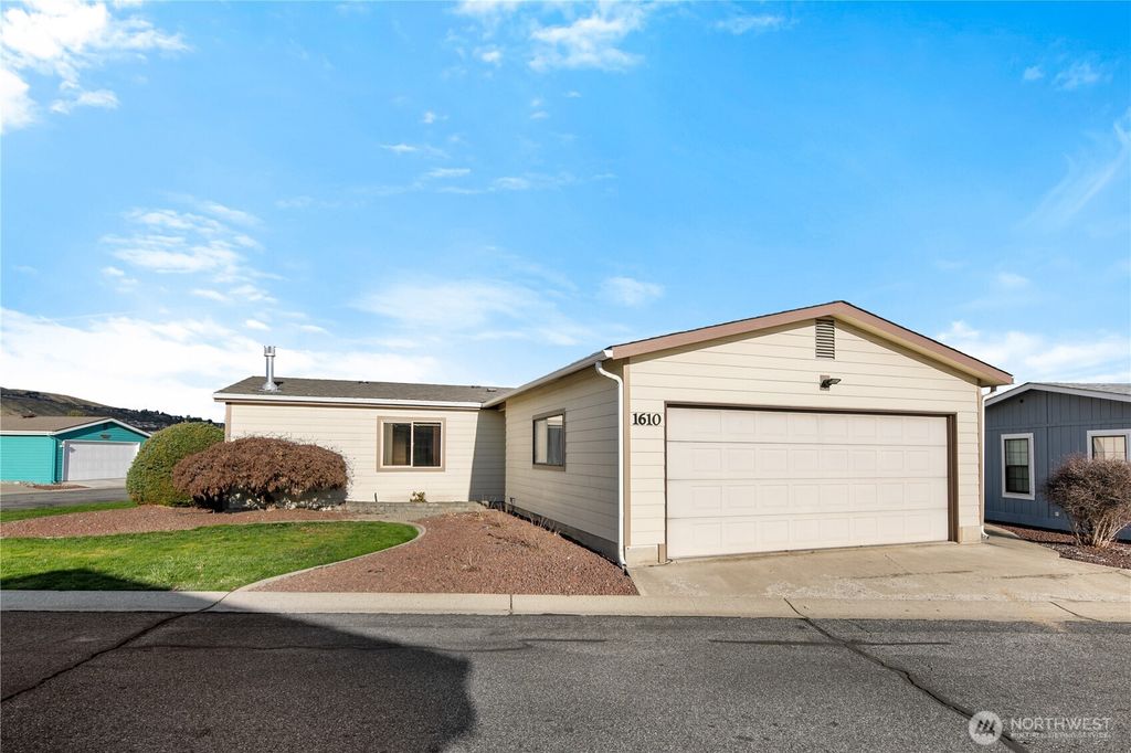 1610 Twin Peaks Drive, Wenatchee, WA 98801