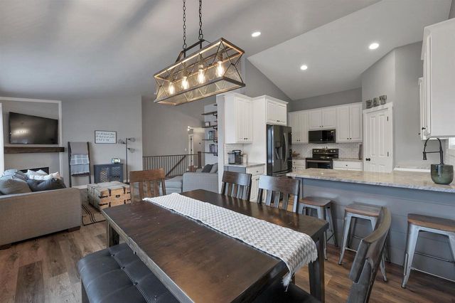 1372 LEAR LANE, De Pere, WI 54115