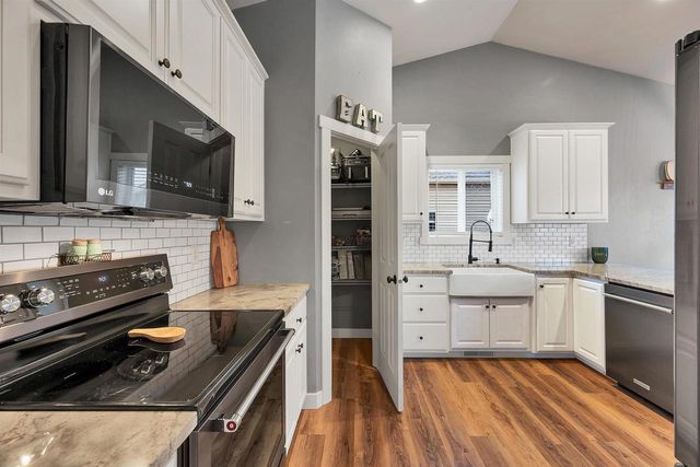 1372 LEAR LANE, De Pere, WI 54115