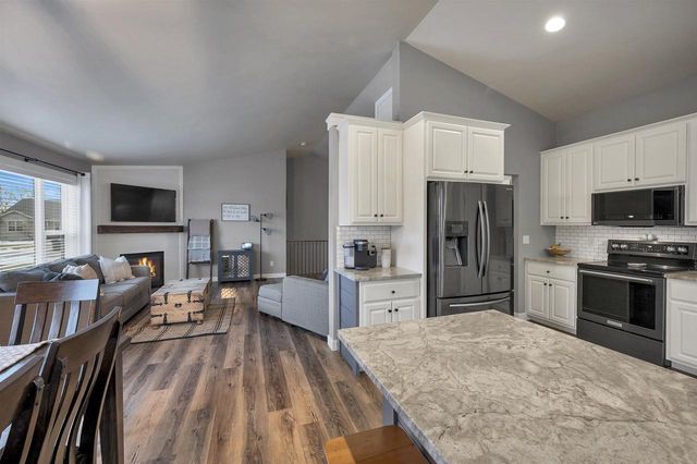 1372 LEAR LANE, De Pere, WI 54115