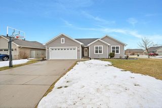 1372 LEAR LANE, De Pere, WI 54115