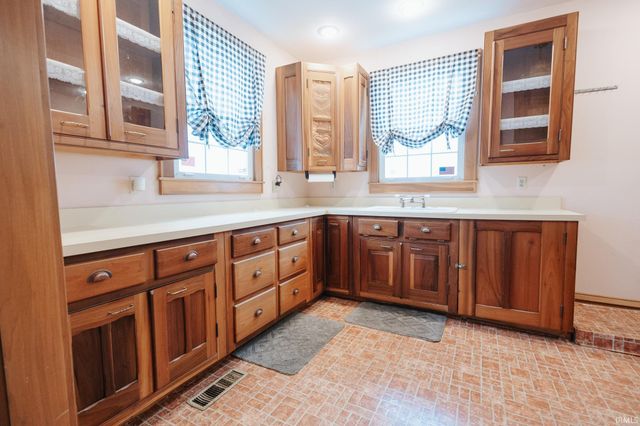 7162 Main Street, Wadesville, IN 47638