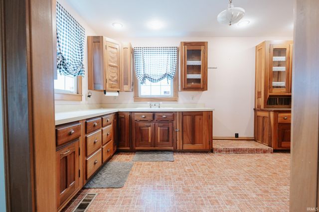 7162 Main Street, Wadesville, IN 47638