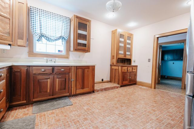 7162 Main Street, Wadesville, IN 47638