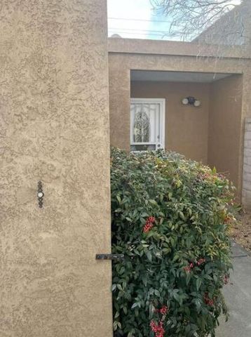 506 Ortiz Drive NE, Albuquerque, NM 87108