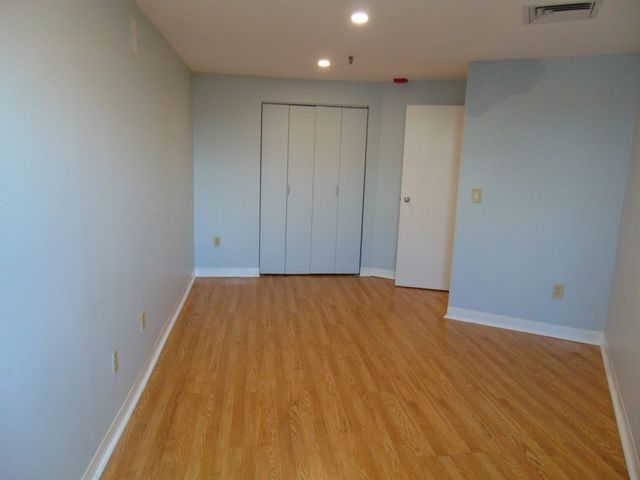 133 Commander Shea Blvd 821, Quincy, MA 02171