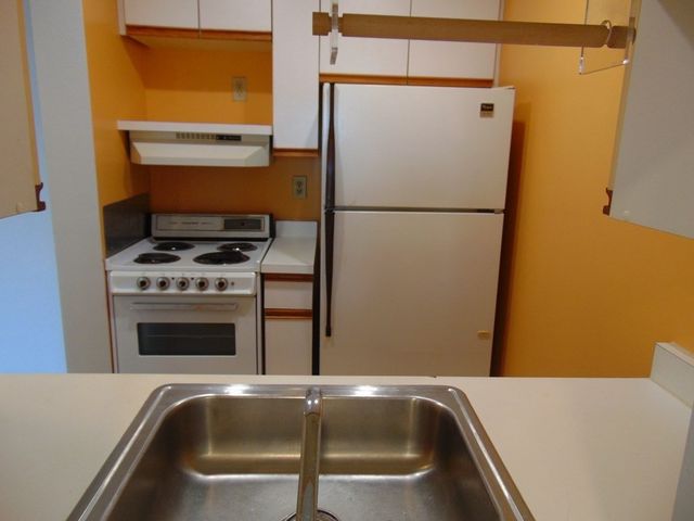 133 Commander Shea Blvd 821, Quincy, MA 02171