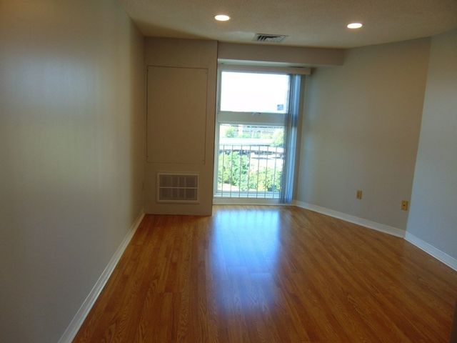 133 Commander Shea Blvd 821, Quincy, MA 02171