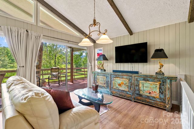 386 Country Club Drive, Canton, NC 28716