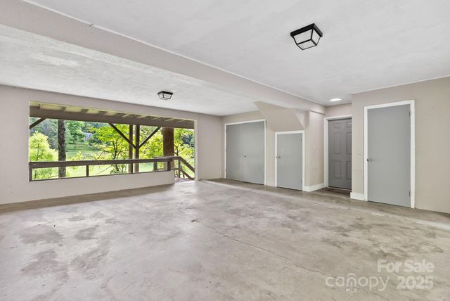 386 Country Club Drive, Canton, NC 28716