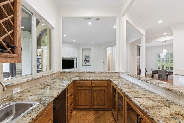 1404 Sylvan Avenue, Dallas, TX 75208