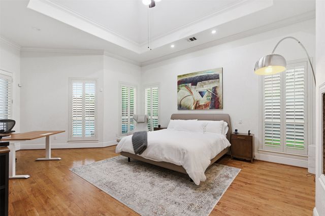 1404 Sylvan Avenue, Dallas, TX 75208