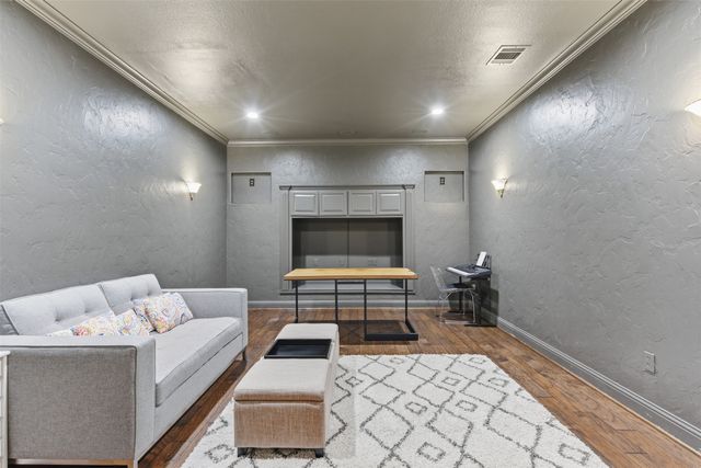 1404 Sylvan Avenue, Dallas, TX 75208