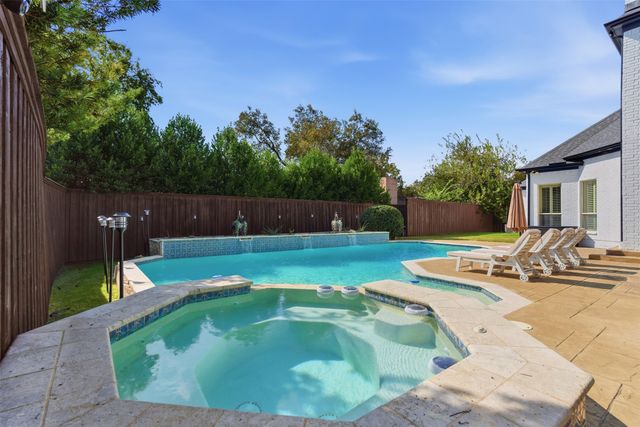 1404 Sylvan Avenue, Dallas, TX 75208