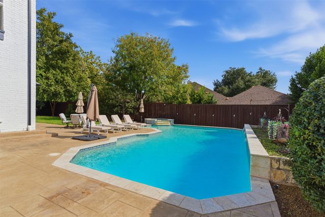 1404 Sylvan Avenue, Dallas, TX 75208