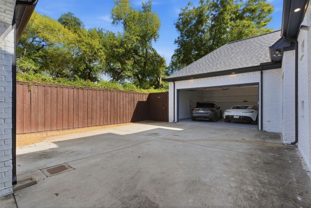 1404 Sylvan Avenue, Dallas, TX 75208