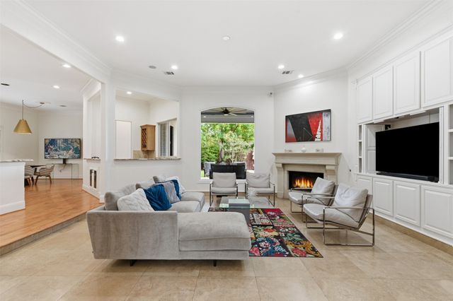 1404 Sylvan Avenue, Dallas, TX 75208