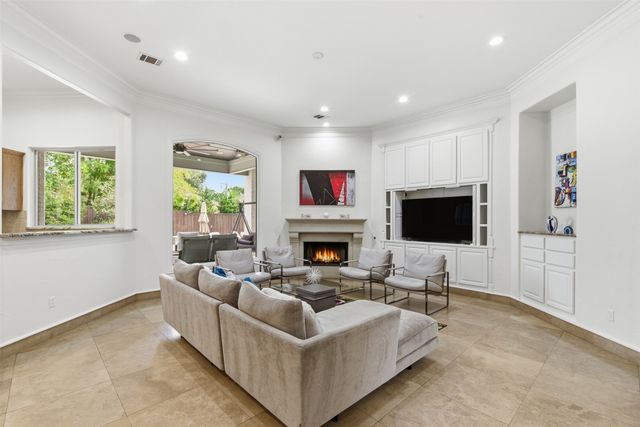 1404 Sylvan Avenue, Dallas, TX 75208