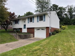 111 Treeview Dr, Moon/crescent Twp, PA 15108
