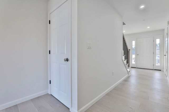 33 Crestview Way, Raymond, NH 03077