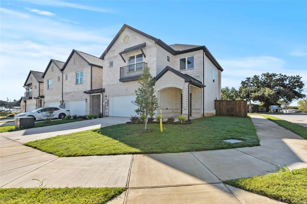 124 Homes Drive, Grand Prairie, TX 75050