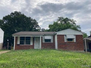 10430 Castle Drive, St Louis, MO 63136