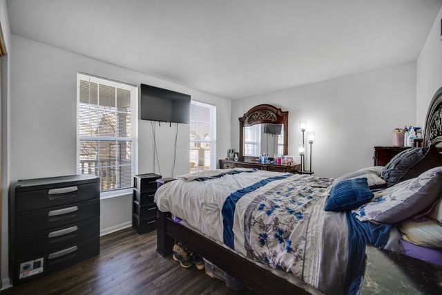 1653 Victoria Park Circle, Aurora, IL 60504