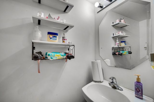 1653 Victoria Park Circle, Aurora, IL 60504