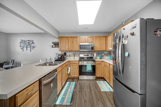 1653 Victoria Park Circle, Aurora, IL 60504